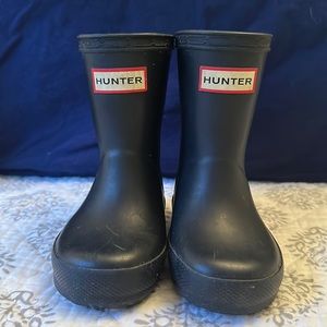 Hunter toddler rain boots. Size US 5, UK 4.